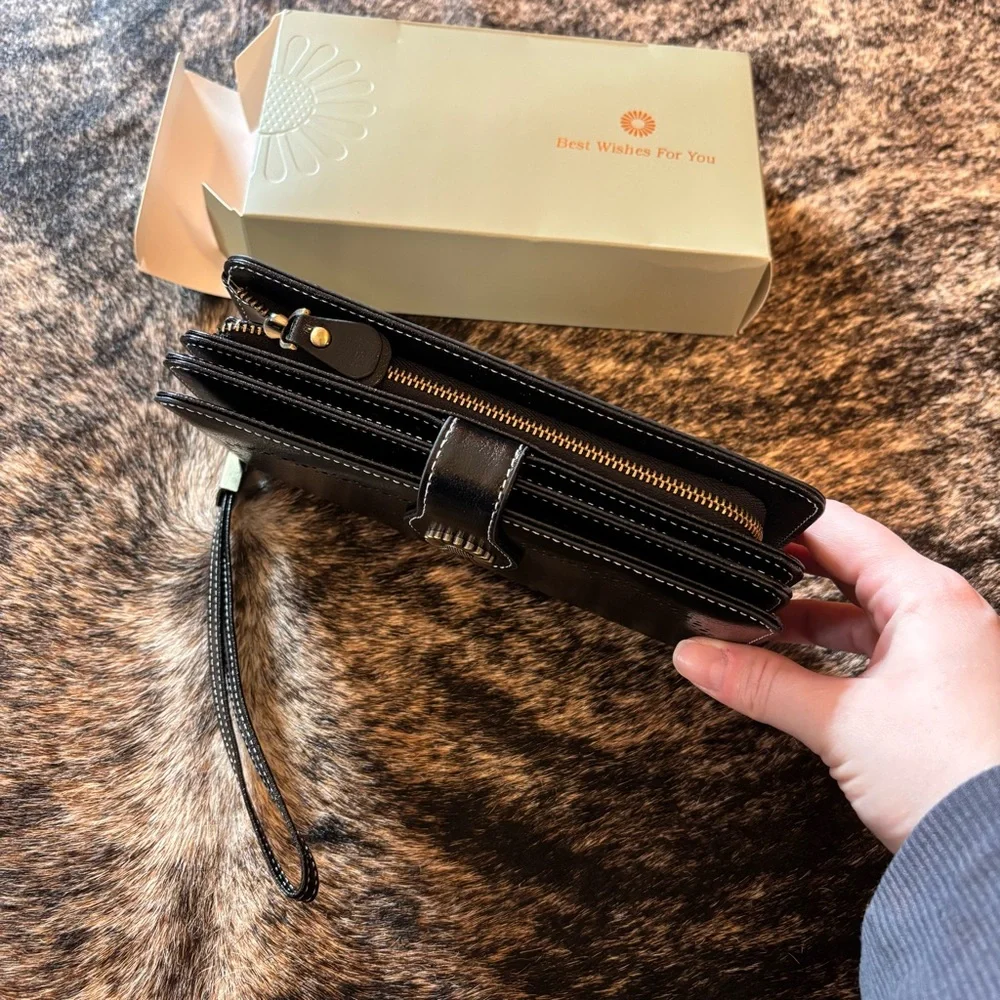 NWT Black Faux Leather Sunflower Detail Wallet / Wristlet, Lots of space! - Picture 4 of 14